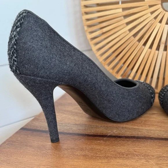 Authenticated Chanel Tweed Heels - Picture 5 of 17